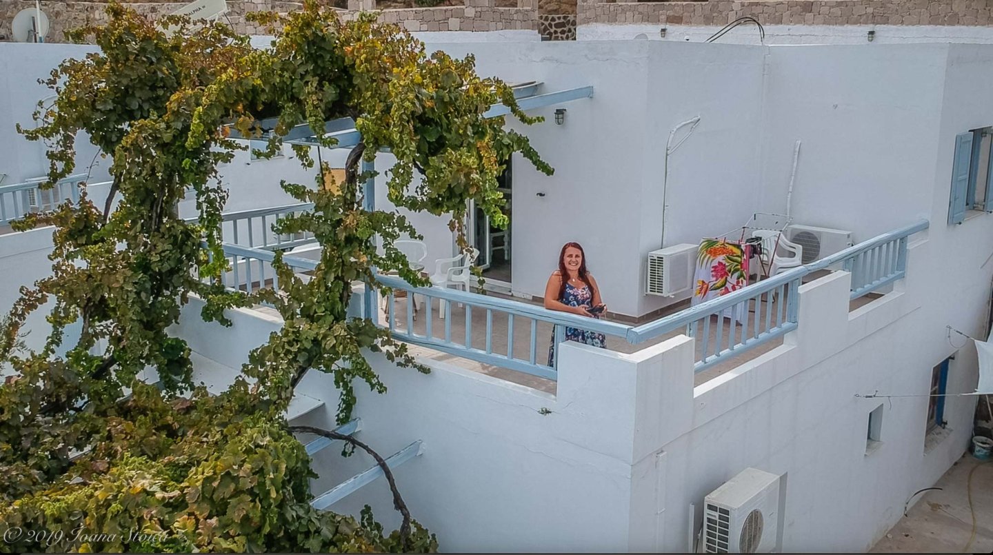 girl on balcony at Hotel Agnanti