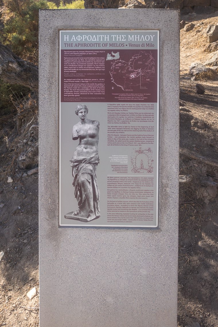 sign post with information on the discovery of Aphrodite of Milos statue