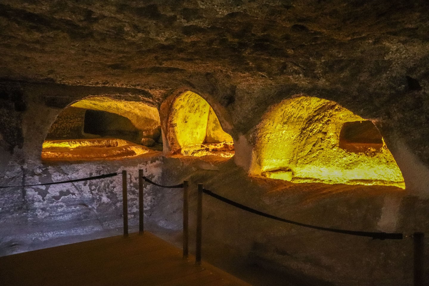 burial sites in the Catacombs of Milos