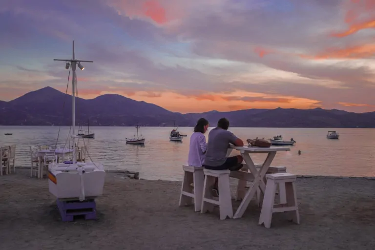 couple dining in Klima