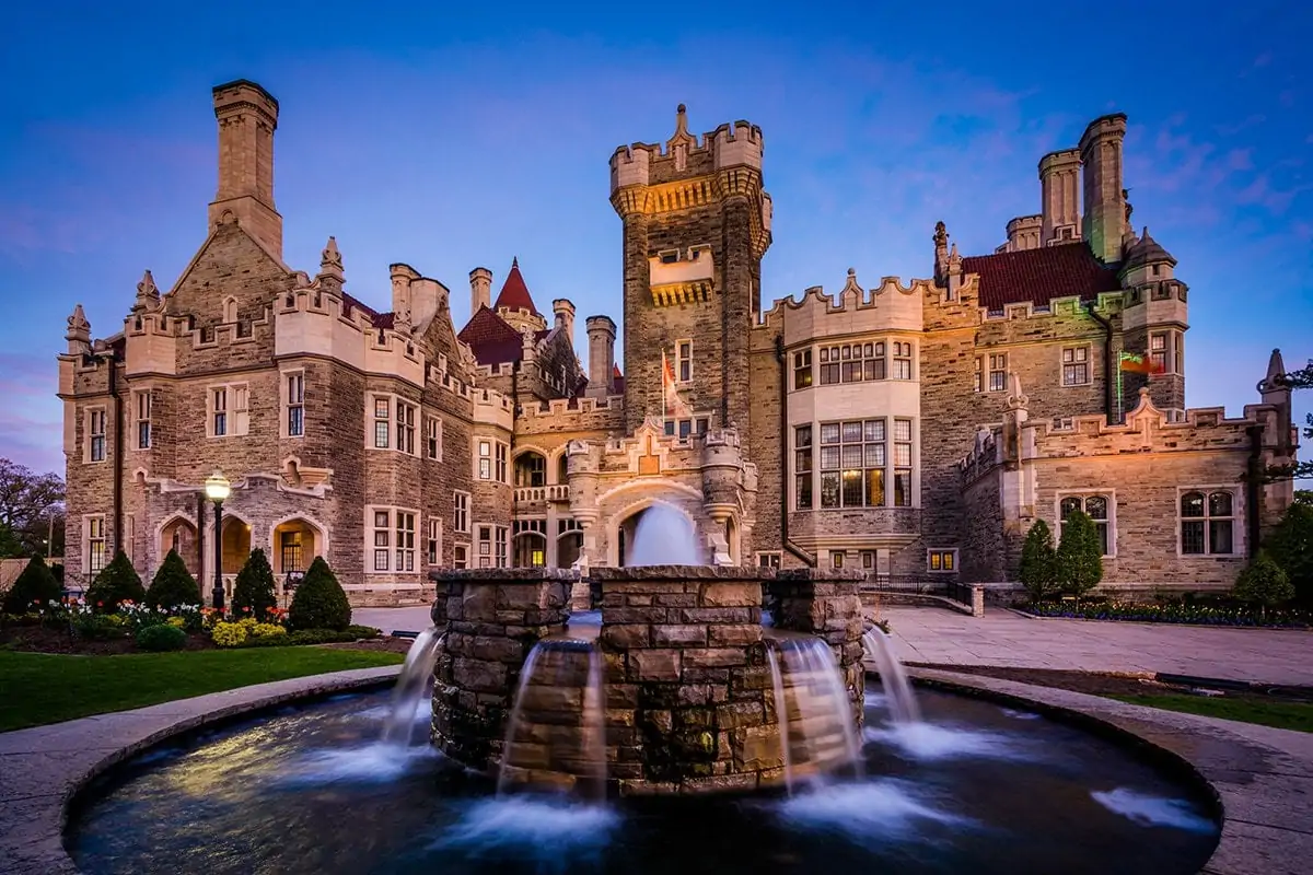 casa loma at night