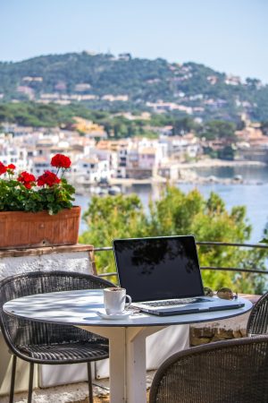 freelancer laptop desk in italy