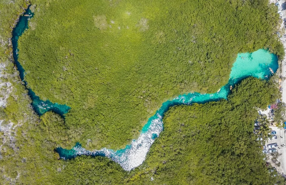 Vista aérea de casa cenote mexico